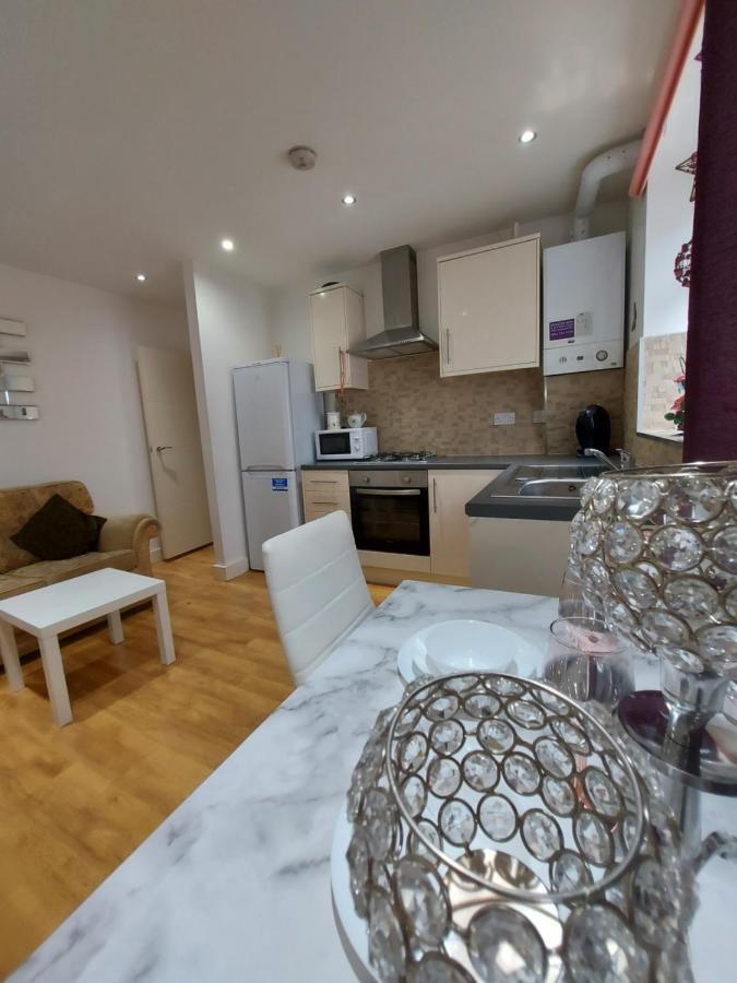 Lux Apartment In Gatwick Crawley  Eksteriør bilde