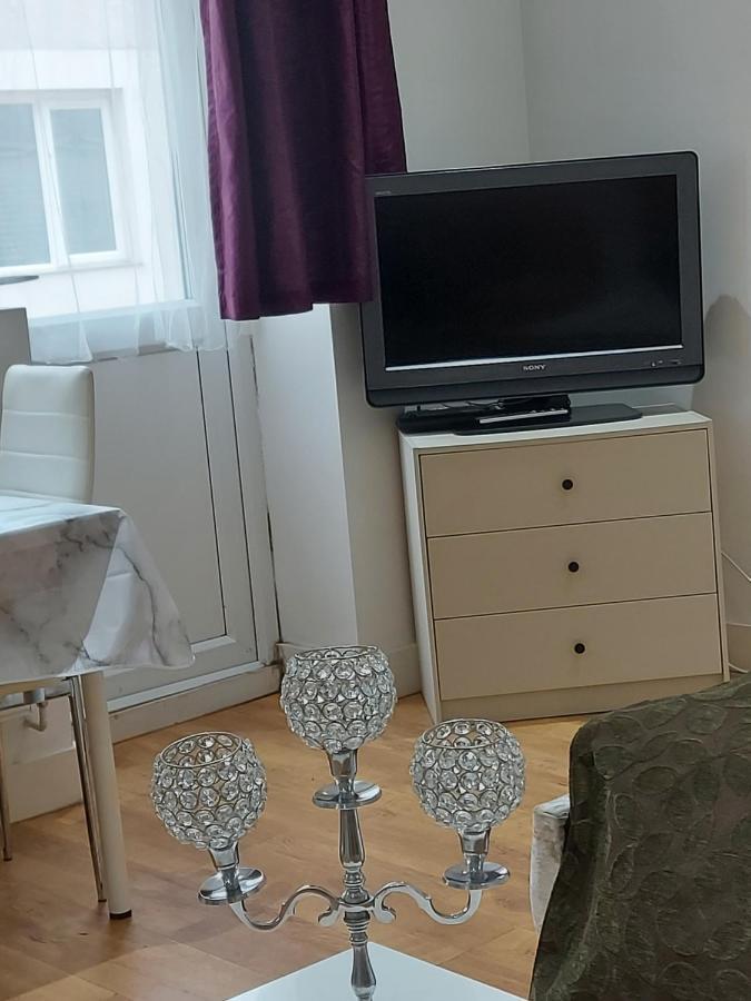 Lux Apartment In Gatwick Crawley  Eksteriør bilde