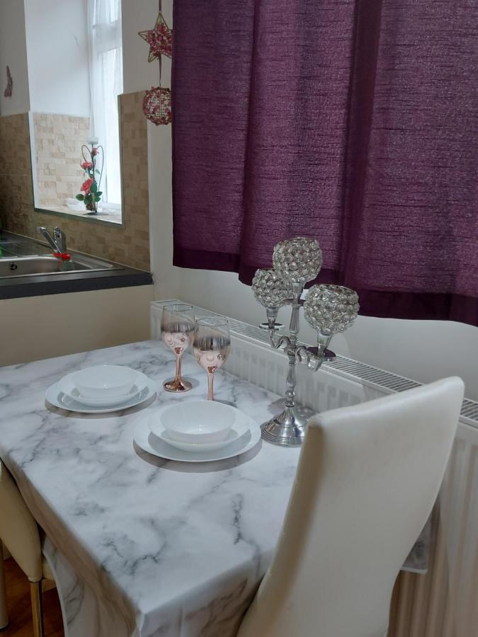 Lux Apartment In Gatwick Crawley  Eksteriør bilde
