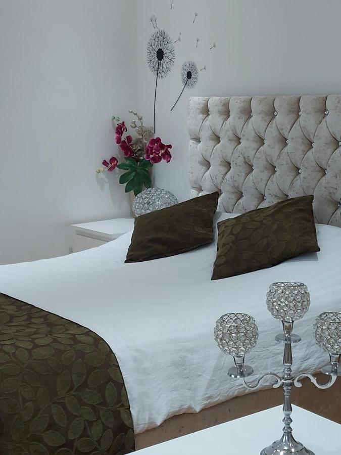 Lux Apartment In Gatwick Crawley  Eksteriør bilde