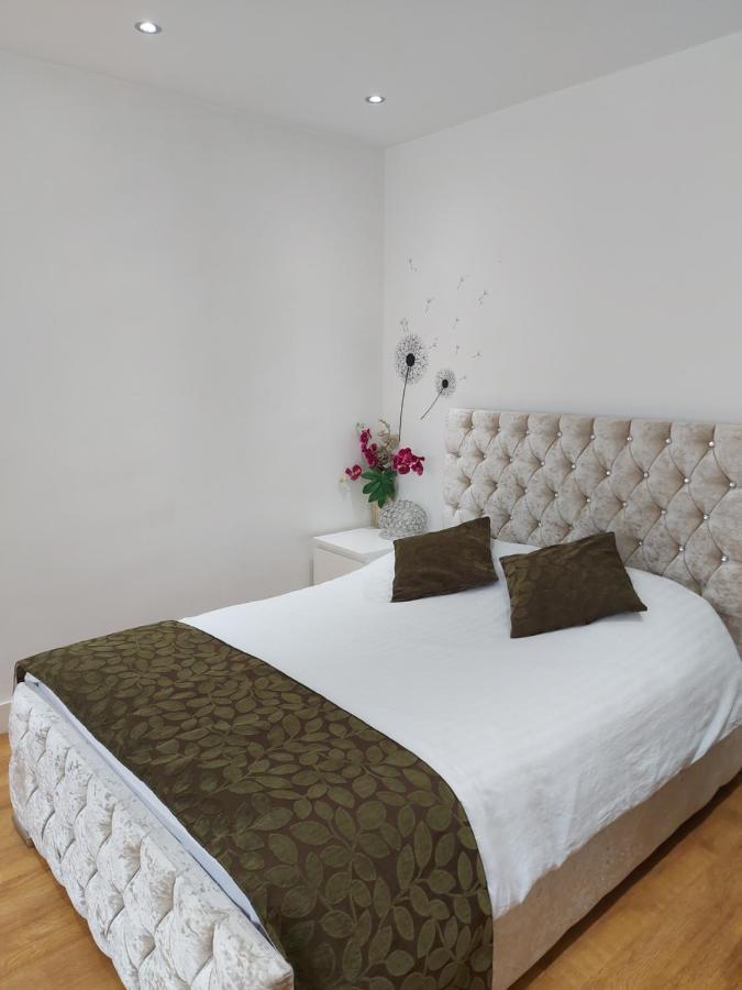 Lux Apartment In Gatwick Crawley  Eksteriør bilde