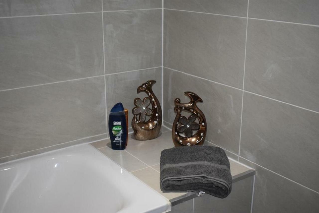 Lux Apartment In Gatwick Crawley  Eksteriør bilde