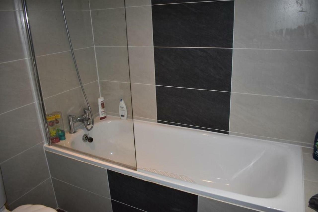 Lux Apartment In Gatwick Crawley  Eksteriør bilde