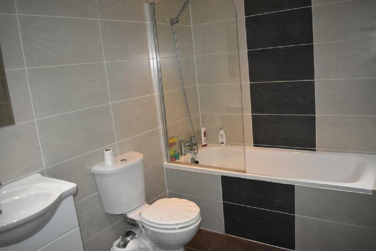 Lux Apartment In Gatwick Crawley  Eksteriør bilde